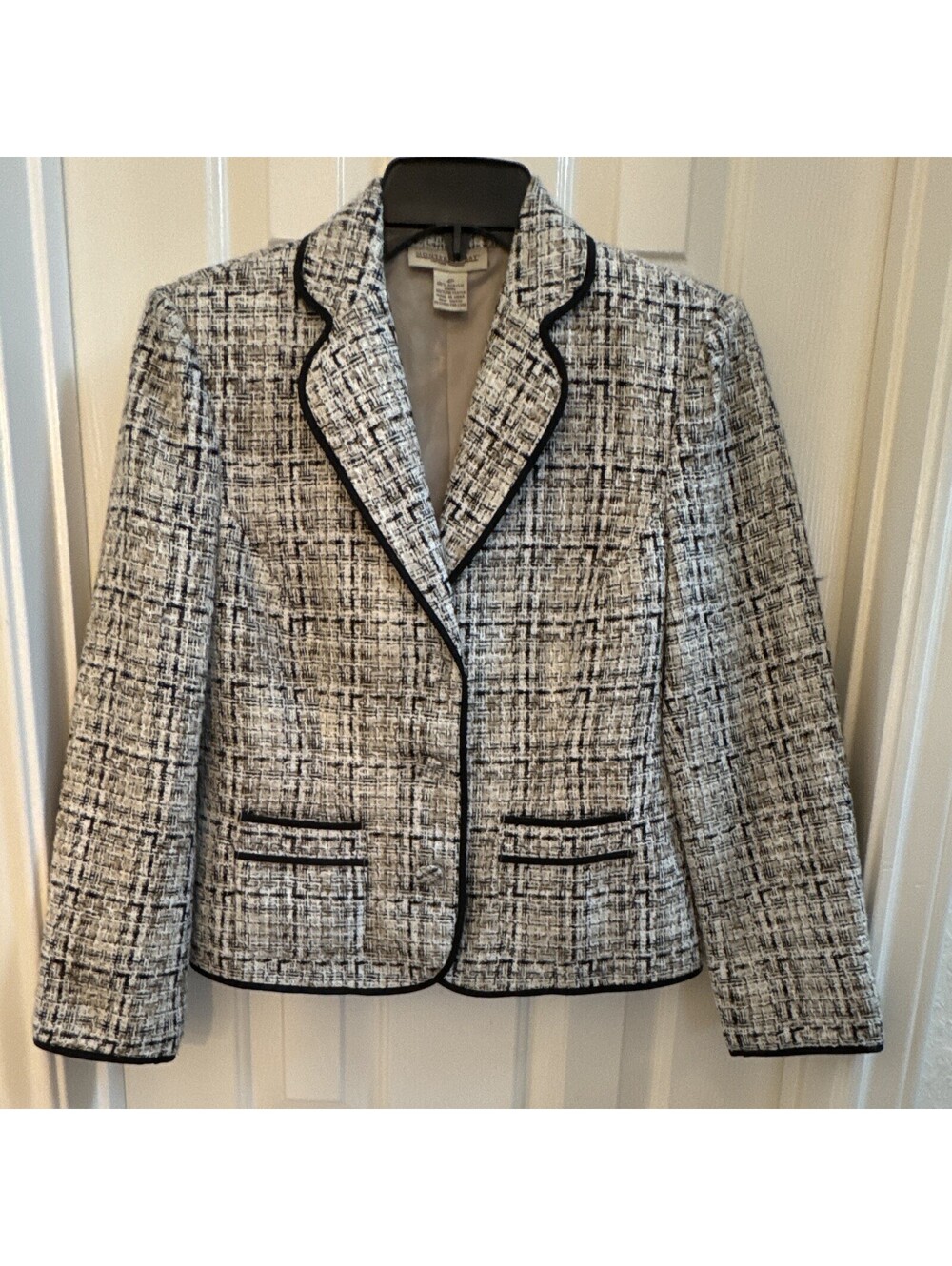 Monterey Bay Women’s Vintage HoundstoothJacket Blazer Size 4P Black Piping Trim